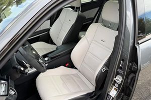 Mercedes-Benz E63 S AMG Sedán 2015 Usado, 40000 Millas, 577 HP, Motor V8 Biturbo, Tracción en las Cuatro Ruedas, Diseño en Gris Grafito Metálico - Product Image 5