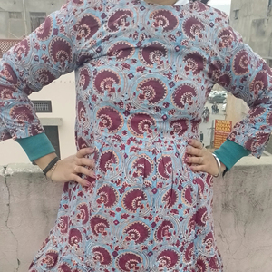 Main Bloc Imprimé Blanc Floral Coton Tunique Robe Vintage D'été Porter Femmes Tissé ODM Cadeau Écologique et Durable - Product Image 1