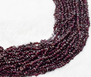 Venta al por mayor de cuentas de granate semipreciosas sin tallar, cuentas de cristal natural para la fabricación de joyas y meditación - Product Image 1