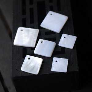 Virutas Redondas de Nácar Natural Pulido con Diseño de Cruz Ecológicas para la Fabricación de Joyería de Moda y Decoración del Hogar - Product Image 4