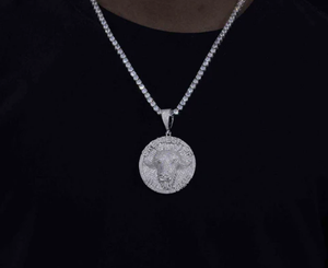 Pendentif en forme de chèvre avec un pendentif rond en diamant moissanite avec sertissage en canal, style hip-hop - Product Image 2