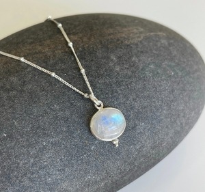 Collier pendentif ovale en pierre de lune bleue, fait main, en argent sterling 925 véritable, idéal pour la superposition, cadeau de fêtes, éclat naturel - Product Image 3