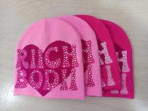 Gorro Jacquard de lujo suave con logotipo personalizado y diamantes de imitación, venta de fábrica, venta al por mayor, gorro de invierno de punto, cálido y brillante - Product Image 2