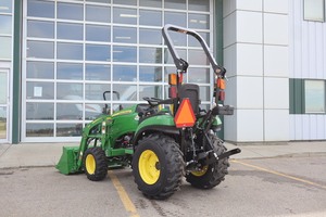 Tracteur à roues John Deere 2025R 70 CV avec chargeur pour moteur 4x4 (modèle 2026) - Product Image 6