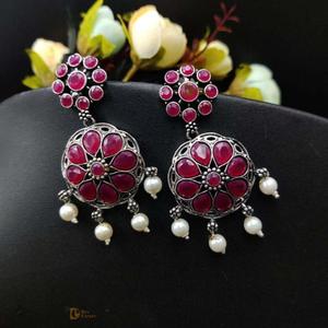 Diseñador de forma redonda Dangler Stud Pendiente Regalo para ropa de fiesta informal Producto a granel hecho a mano - Product Image 1