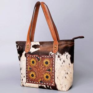 Bolso Tote de Cuero Vacuno Estilo Bohemio Occidental con Diseño de Girasol Hecho a Mano con Borla, Listo para Otoño - Product Image 3