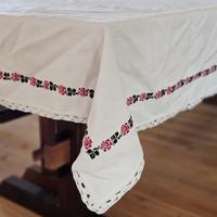 Ensemble de nappes et de serviettes de table vintage en coton tissé brodé, écologiques et personnalisables |   Point de croix moderne, style cottage chic pour mariage