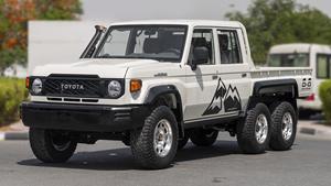 TOYOTA LANDCRUISER 6X6 BLACK EDITION 4.2D MT 2025, UTILISÉ SOIGNEUSEMENT - Product Image 2