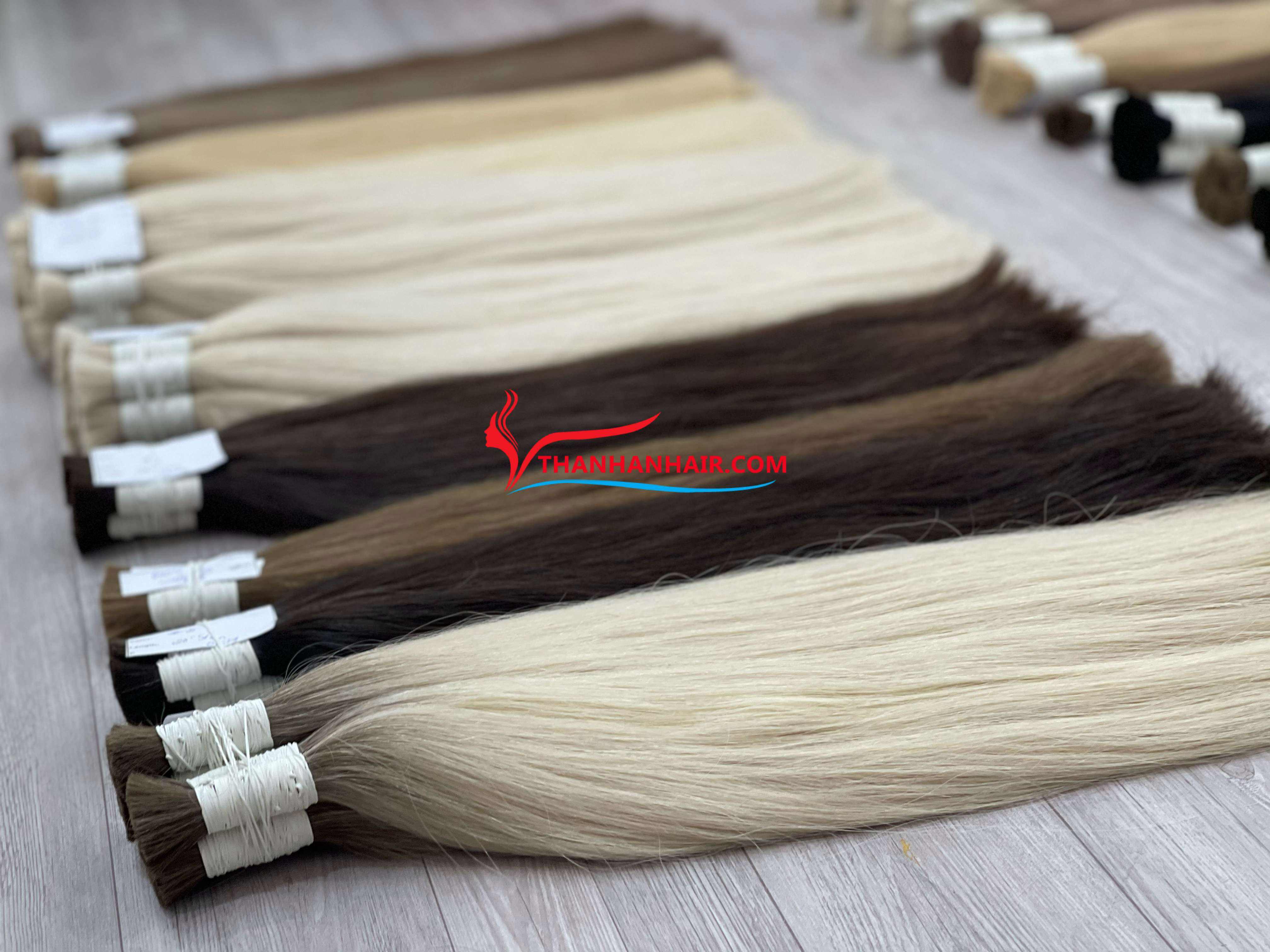 สีบลอนด์สีขาว