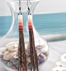 Boucles d'oreilles artisanales à franges en perles de rocaille, effet ombré bronze magique, collection bord de mer - Or - Longues - Product Image 2