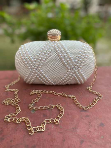 Pochette de créateur faite à la main de qualité supérieure élégante pour les femmes de mariage et de fête disponibles à la vente - Product Image 3