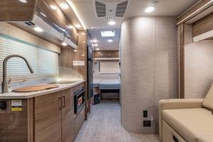 Autocaravana Familiar de Lujo En-Tegra Quest 24T 2023, Emisión Euro 5, Capacidad para 4-6 Pasajeros, Horno Microondas, Piso Acrílico - Product Image 3