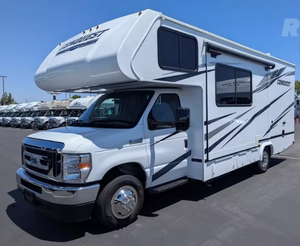 Autocaravana de lujo Gulf Stream Conquest 6238 usada de 2024, 2023 y 2021 para acampar con 4-6 pasajeros y un dormitorio - Product Image 2