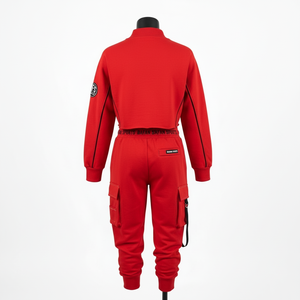 Ensemble haut court et pantalon cargo en molleton de coton et polyester 320 GSM premium, design à panneaux rouges, logo personnalisé imprimé, pour femme - Product Image 2