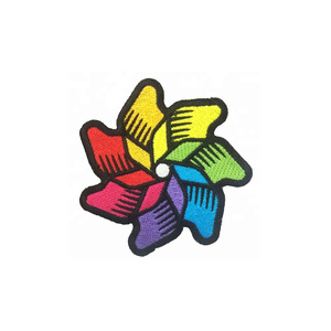 Écusson brodé tissé de conception de coeur coloré en tissu personnalisé coudre des écussons de broderie au fer pour vêtements - Product Image 3