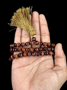 Collana di perle di Mala occhio di tigre rossa 108 perle di preghiera pietra preziosa per la <span class=keywords><strong>fertilità</strong></span> cuore Chakra regalo pietra semipreziosa pietra rossa artigianale - Product Image 5