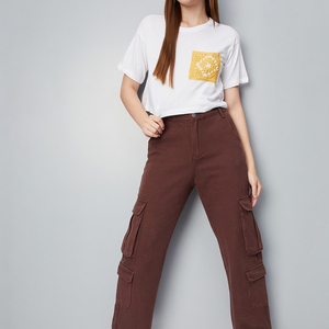 Fournisseur de t-shirts décontractés pour femmes avec broderie imprimée, t-shirts en coton de haute qualité, broderie personnalisée pour la production en gros, marque privée - Product Image 1