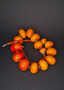 Collier en perles de résine unique de fournisseur indien pour les tenues d'été, les sorties à la plage et les festivals, disponible à bon prix - Product Image 3
