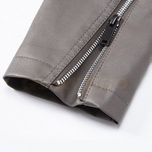 Chaqueta de Cuero para Hombre, Corte Holgado, Cierre Completo, Cuello Alto y Logotipo Frontal, Tallas Grandes Disponibles, Venta al Por Mayor - Product Image 5