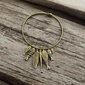 Pendientes de aro de latón bohemio con abalorio de pez dorado - Product Image 4