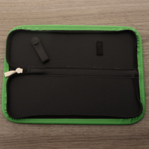 กระเป๋ากรรไกรหนังสีเขียวแบบพกพาพับเก็บได้กันน้ำสำหรับช่างตัดผมและเครื่องมือดูแลสัตว์เลี้ยง - Product Image 2