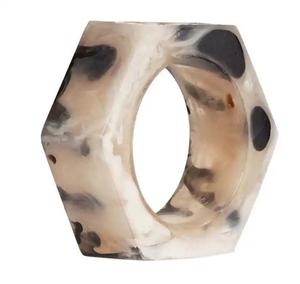 ชุดอุปกรณ์ตกแต่งโต๊ะรูปวงแหวนผ้าเช็ดปากเรซิ่นทันสมัย เป็นมิตรกับสิ่งแวดล้อม ขัดเงา ดีไซน์เรขาคณิตหลากสี ทนทาน เหมาะสำหรับงานปาร์ตี้ - Product Image 5