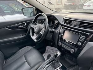 Nissan Rogue Sport SL AWD 2017 d'occasion, diesel, 4x4, boîte automatique, sièges en cuir, caméra de recul, pneus R16/R20, côté gauche foncé - Product Image 4