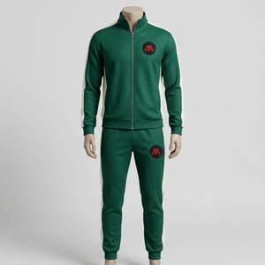 Conjunto Deportivo para Hombre en Verde Oscuro, Chaqueta Deportiva con Cierre Completo, Pantalones Jogger con Franjas Laterales Color Crema, Ropa Deportiva para Entrenamiento, Gimnasio, Fitness y Actividades - Product Image 1
