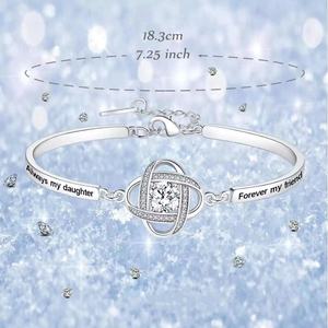 Brazalete Ajustable de Plata <span class=keywords><strong>con</strong></span> Trébol Infinito para Hermana, Mejor Amiga, Hija, Mamá, Abuela, Nieta, Suegra - Product Image 2