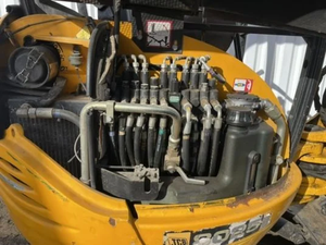 Mini excavadora JCB 8025 ZTS de 2.7 toneladas, usada y económica, con 3 cucharones, giro de cola cero, excavadora hidráulica en venta. - Product Image 4