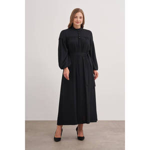 Robe noire ample et confortable avec ceinture à nouer - Product Image 1