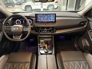 Nissan Rogue Platinum AWD 2025 d'occasion en très bon état, garantie OEM d'un an - Product Image 3