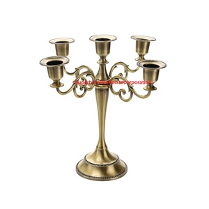 Vente en gros de candélabres en métal à 5 bras de conception fantaisie Bougeoir décoratif de Noël pour les fêtes de mariage et toutes les occasions - Product Image 1