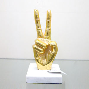 Sculpture décorative à base plaquée or, forme carrée, design à la main, matériau marbre aluminium, sculptures modernes d'Inde - Product Image 1