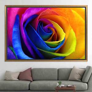 Impresión en Lienzo de Flores Elegantes: Arte de Rosas Arcoíris para Decoración del Hogar, Lienzo con Marco Dorado - Product Image 1