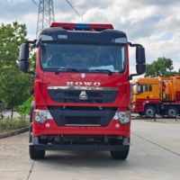 Camion de pompiers SINOTRUK HOWO TX 8x4 LHD 400HP 18CBM avec réservoir d'eau, cabine double rangée, véhicule de sauvetage et de lutte contre les incendies