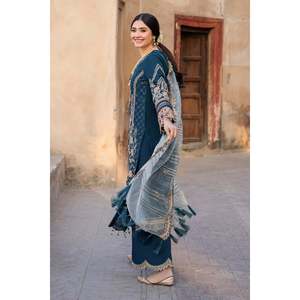 Conjunto de traje de 3 piezas para mujer: Camisa de batik con lentejuelas bordadas, Dupatta de tela Khaddi bordada y Pantalones bordados - BIC-4672 - Product Image 6