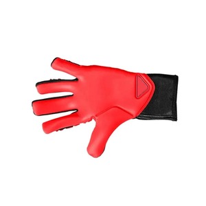 ถุงมือผู้รักษาประตูฟุตบอลแบบกำหนดเอง ถุงมือผู้รักษาประตูลาเท็กซ์ระดับมืออาชีพ ดีไซน์ใหม่สำหรับผู้เล่นฟุตบอลทั่วไป - Product Image 3