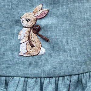 Vestido de lino suave bordado a mano para niñas, estilo informal para el primer cumpleaños de niños pequeños, OEM hecho en Vietnam - Product Image 6