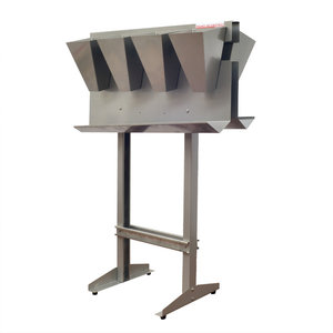 Acciaio inossidabile Made in Italy attrezzatura per la macellazione di alta qualità coni per uccidere il pollame con supporto CS8.S in vendita - Product Image 1