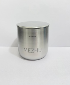 Venta al por mayor de portavelas de acero inoxidable personalizados con tapa, acabado cepillado, capacidad de 13.4 onzas y logotipo personalizado. - Product Image 4