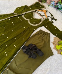 Vestido de Diseñador Fendi con Bordado de Lentejuelas Satinadas Rambo, Parte Inferior de Dupatta, Ropa de Boda, Precio al por Mayor, Prenda Étnica Mehndi Multi - Product Image 5