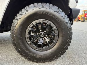 Ford Bronco Raptor 4WD 2024 incroyablement parfait avec faible kilométrage en stock, proposé à un prix incroyable que vous ne voudrez pas manquer - Product Image 3