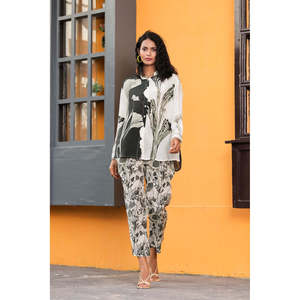 Ensemble coordonné deux pièces monochrome Summer Dream pour femmes - Blazer à col carré et haut assorti, ensemble tendance et formel - Product Image 2