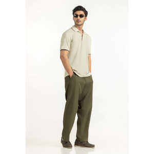 Polo 100 % polyester avec col brodé foncé, coupe classique, respirant et infroissable, motif uni, haute qualité - Product Image 5