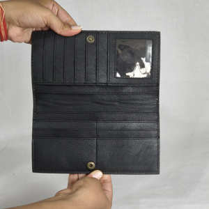 กระเป๋าใส่พาสปอร์ตหนังแท้แบบพับลายดอกไม้สไตล์ตะวันตกใหม่ ขนาดกะทัดรัด ป้องกันการโจรกรรม ใช้ได้ทั้งชายและหญิง ทันสมัย สีสันปรับแต่งได้ - Product Image 3