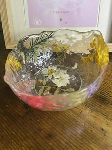 Bol décoratif en résine florale avec un design de fleur élégant Centre de table élégant pour la maison, le salon, la cuisine et la décoration de cadeaux - Product Image 6