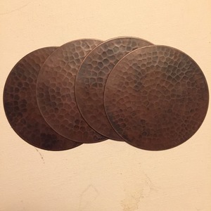 Sous-verre en métal martelé, ensemble de sous-verres en cuivre, sous-verres en métal faits à la main, sous-verre rustique pour boissons, sous-verre vintage en métal, sous-verre en laiton - Product Image 2