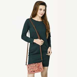 กระเป๋าสะพายหนังสไตล์ตะวันตกคุณภาพสูงสำหรับผู้หญิงกระเป๋าสะพายคาดลำตัวแบบพรีเมียมกระเป๋าหนังกลับหนังมีหลายสีให้เลือก - Product Image 3