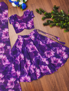 Shoryam Fashion Boutique - Lehenga Choli pour filles, imprimé fleurs violettes, entièrement cousu, séchage rapide, tenue traditionnelle indienne pour les fêtes - Product Image 2